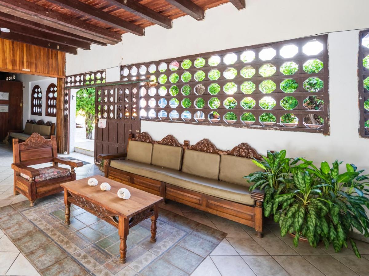 Oyo Hotel Sands Barra de Navidad Exterior photo
