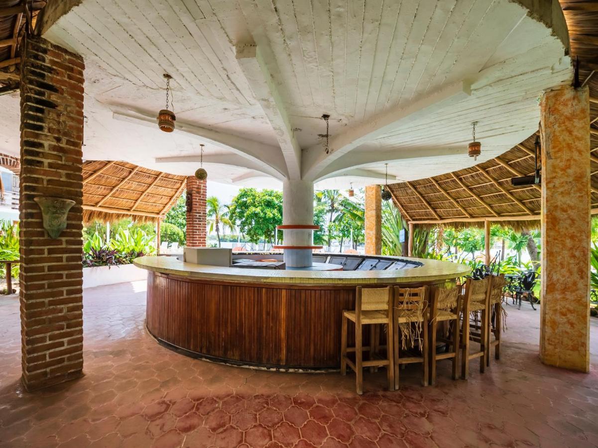 Oyo Hotel Sands Barra de Navidad Exterior photo