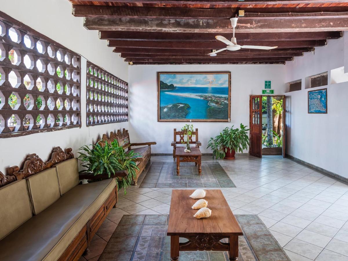 Oyo Hotel Sands Barra de Navidad Exterior photo