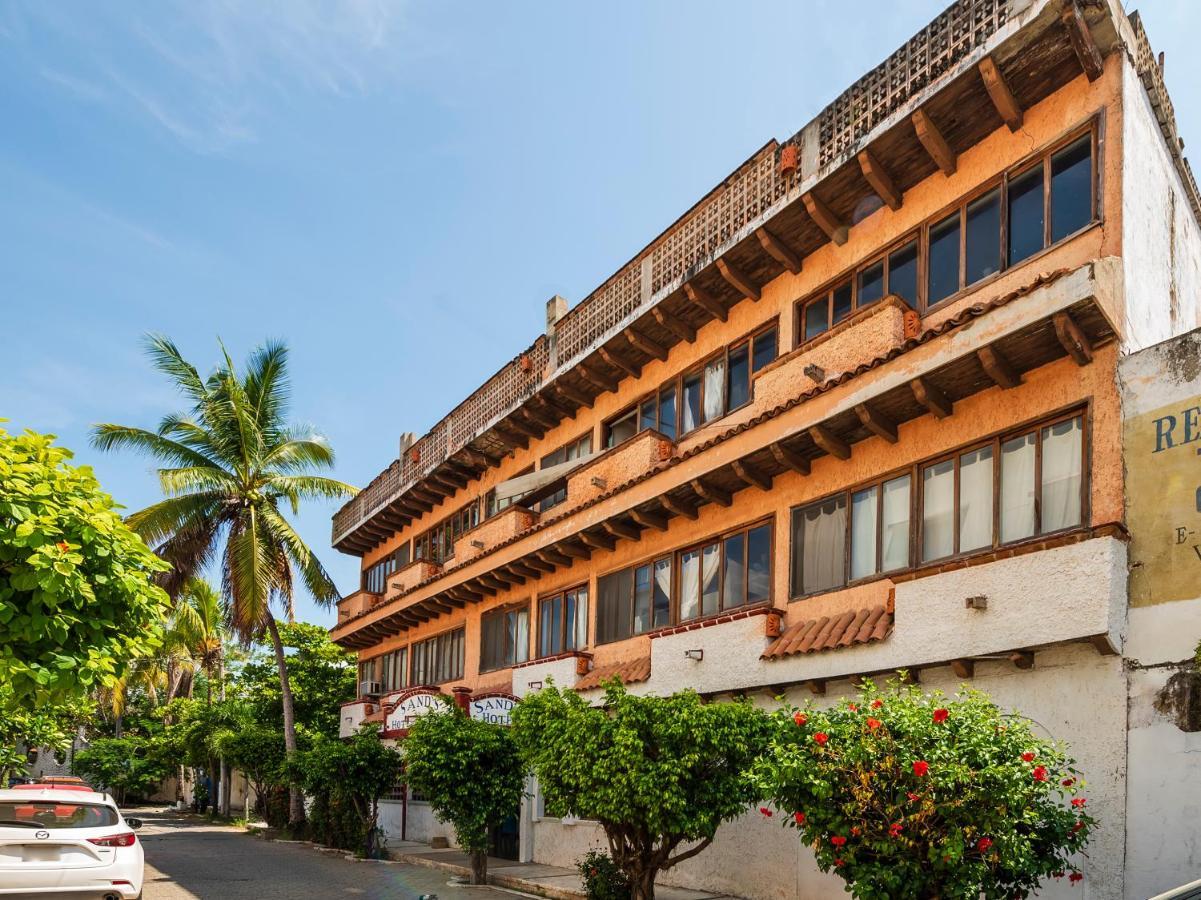 Oyo Hotel Sands Barra de Navidad Exterior photo