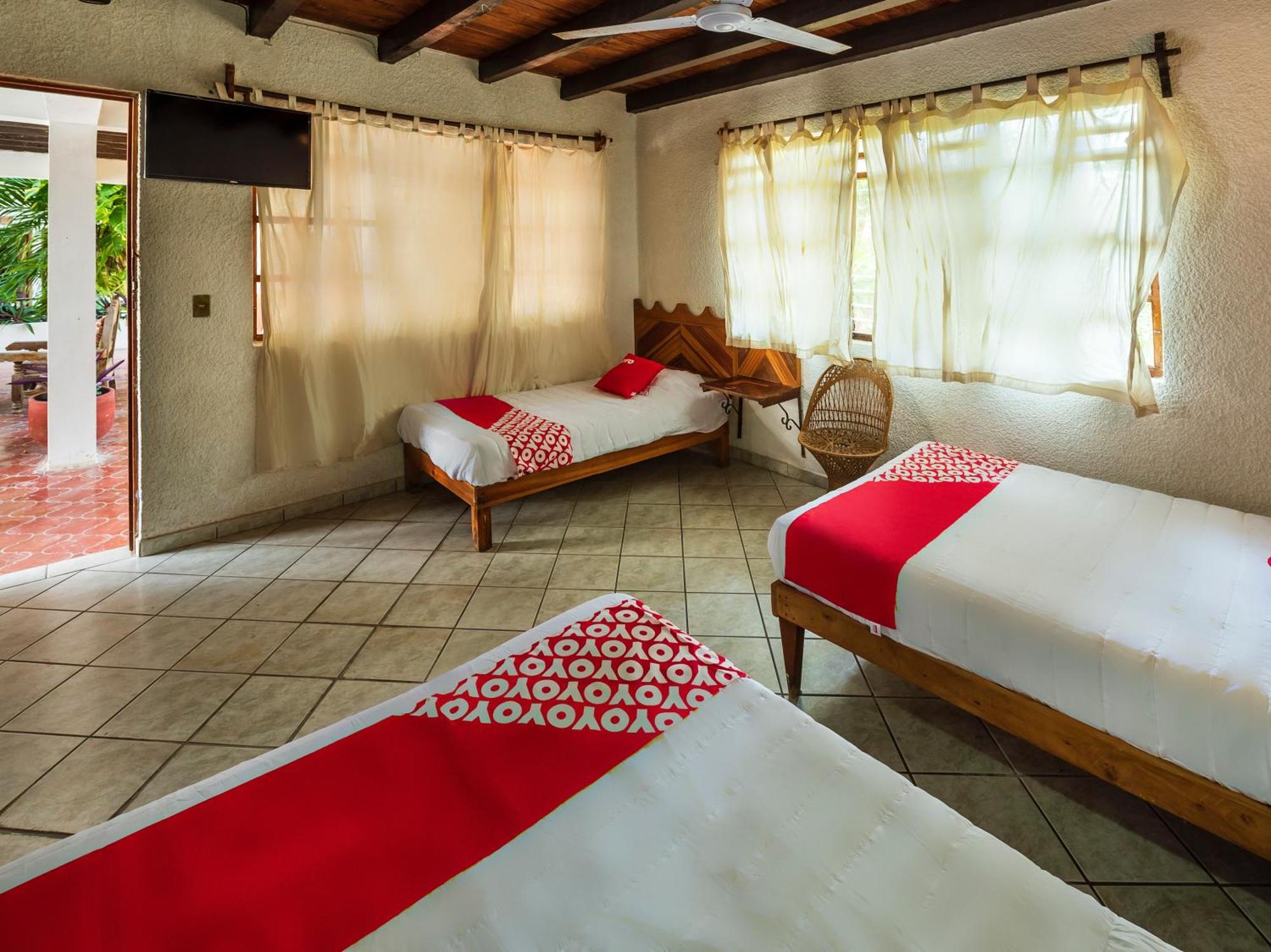 Oyo Hotel Sands Barra de Navidad Exterior photo