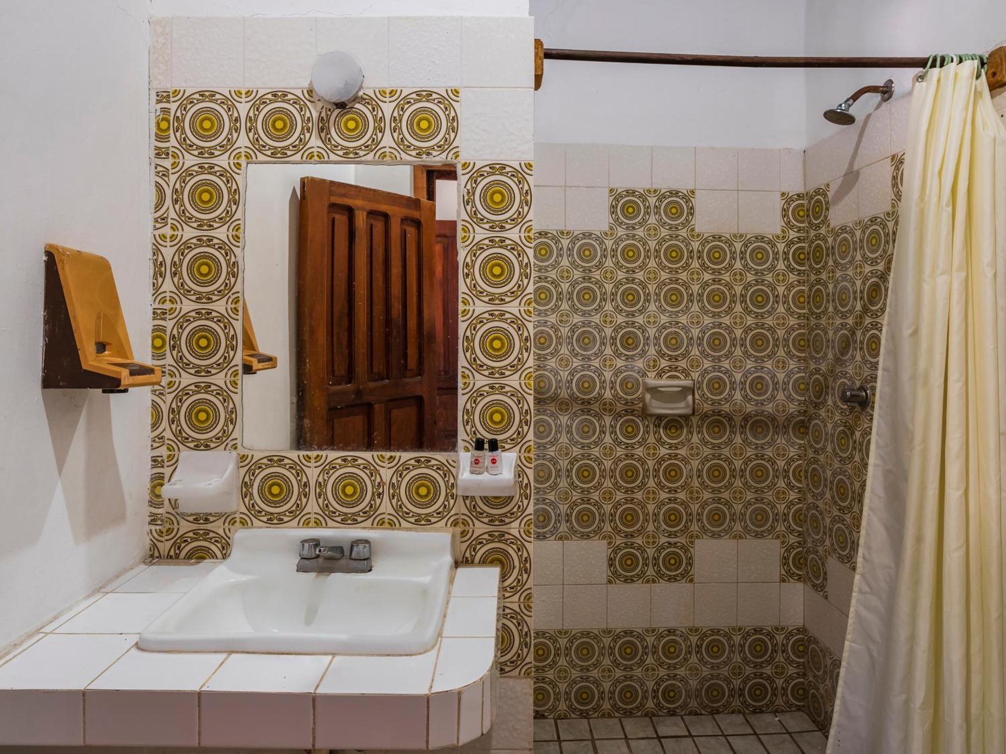 Oyo Hotel Sands Barra de Navidad Exterior photo